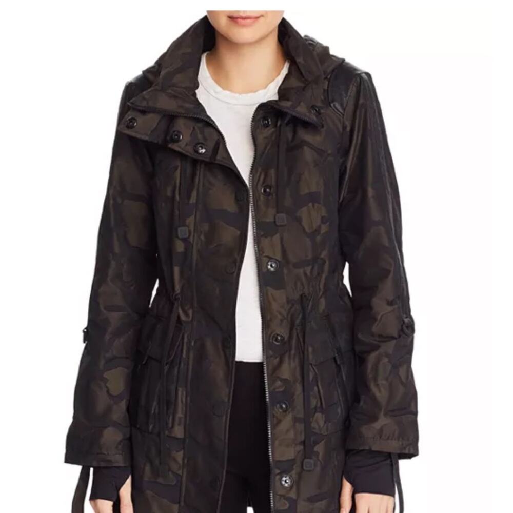Blanc Noir Camo Explorer Raincoat large nwot